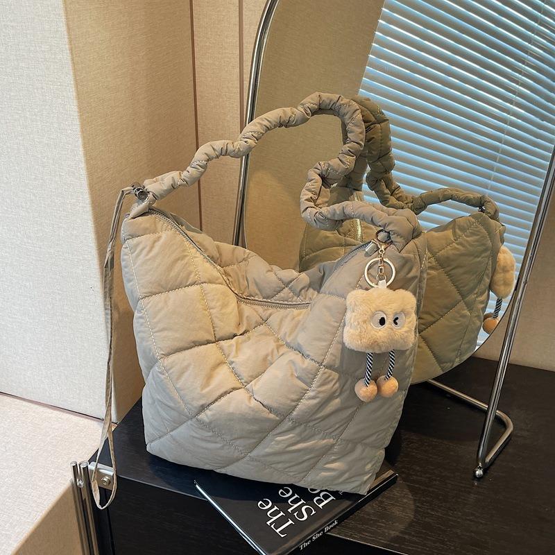 Large Capacity Cotton Clothes Bag Women's New Versatile Shoulder Messenger Bag High-end Diamond Dumpling Bag