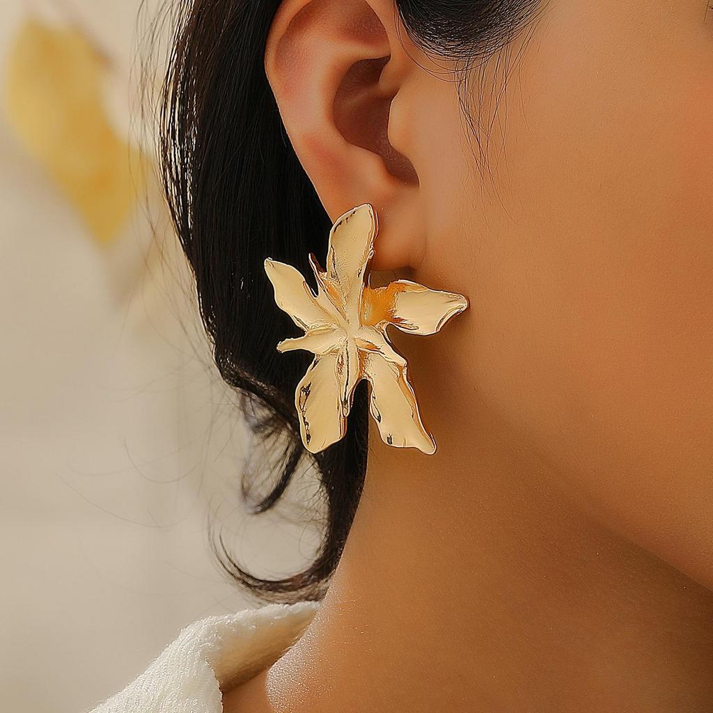 Retro Exaggerated Luxury Alloy Irregular Flower Earrings For Women