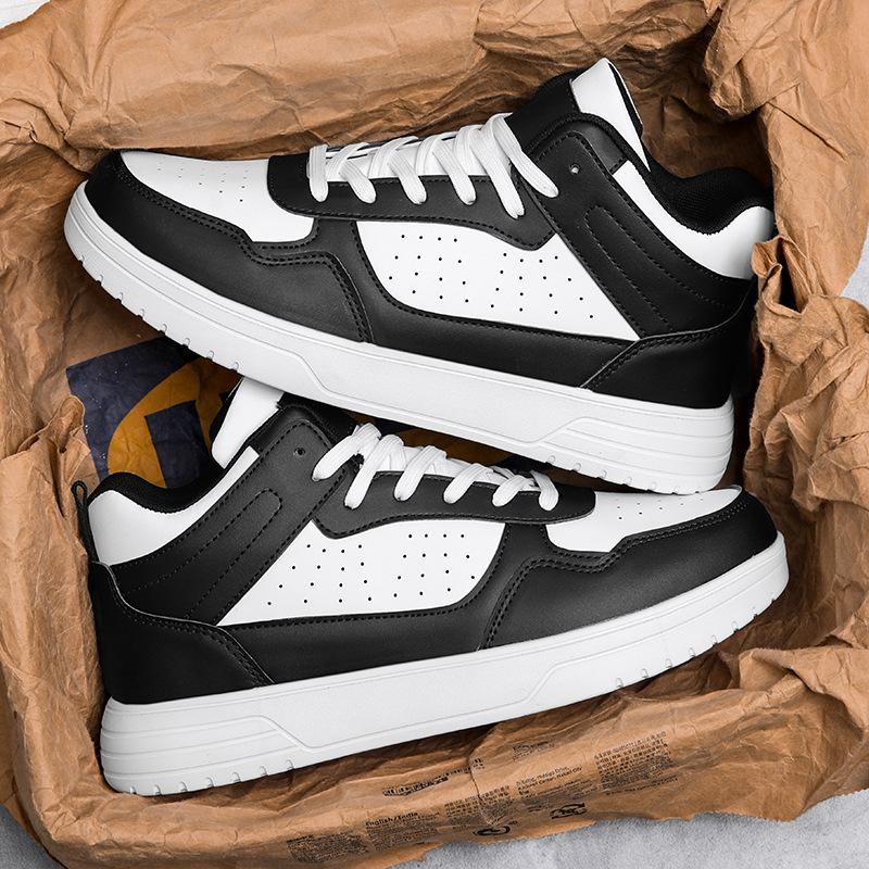 New large-size men's shoes are light and breathable, medium-top sports fashion casual board shoes, cold sticky shoes.