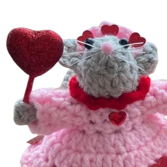 1 Pair Crocheted Mouse Couple Handmade Crochet Mice Ornaments Valentine's Day Decor Mice Doll for Desk Mantel Bedside Table