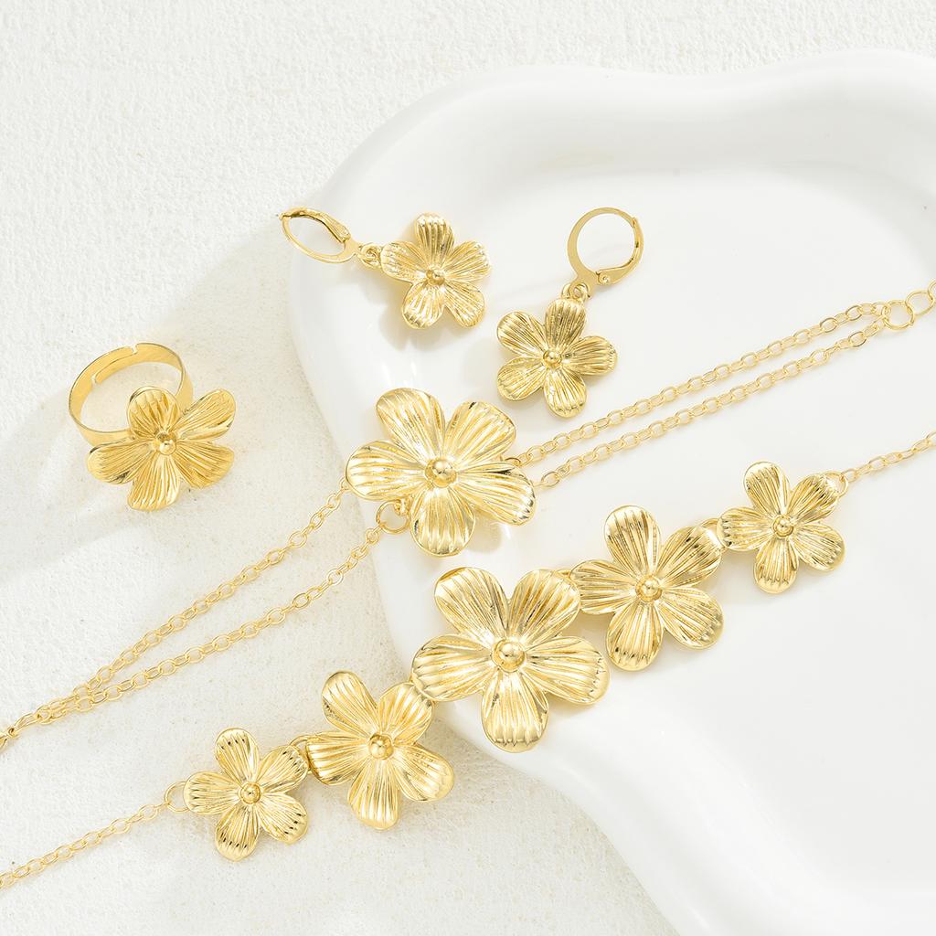 5pcs Vintage Elegant Gold Color Metal Flower Earrings Rings Bracelets Necklace Sets for Women Luxury Banquets Daily Wear Jewelry
