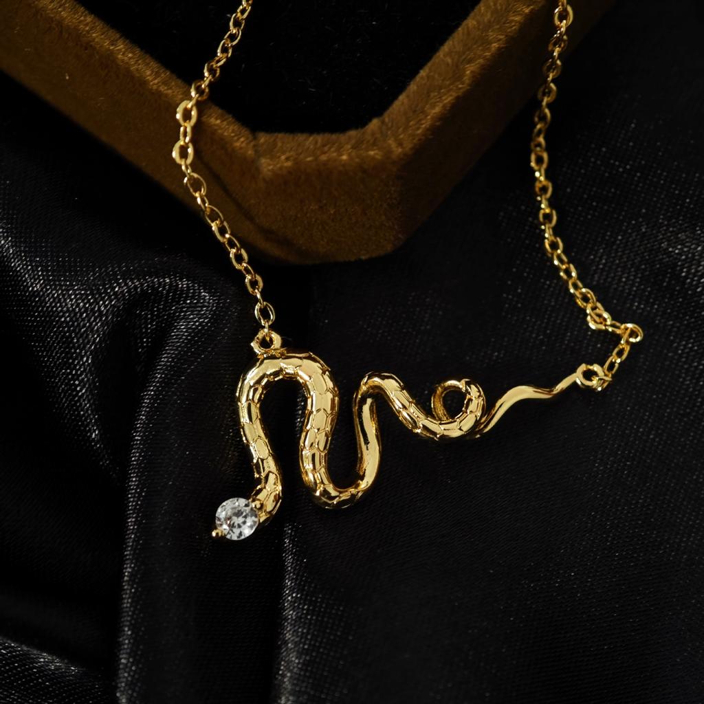 Natal Snake Necklace Female High Sense Zodiac Snake Necklace Light Luxury Fashion Clavicle Chain Live Supply