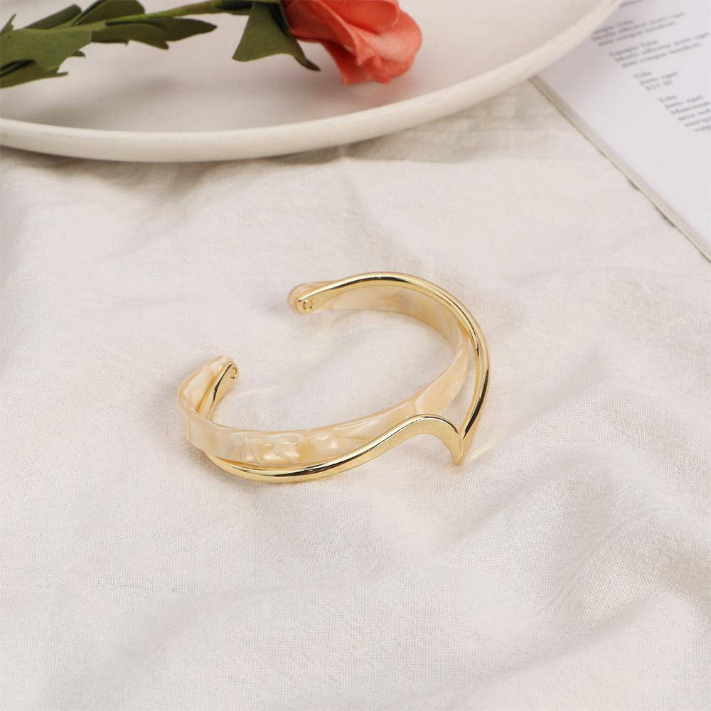 Luxury Texture Geometry Bracelet White Shell Plate Irregular Bangles Curved