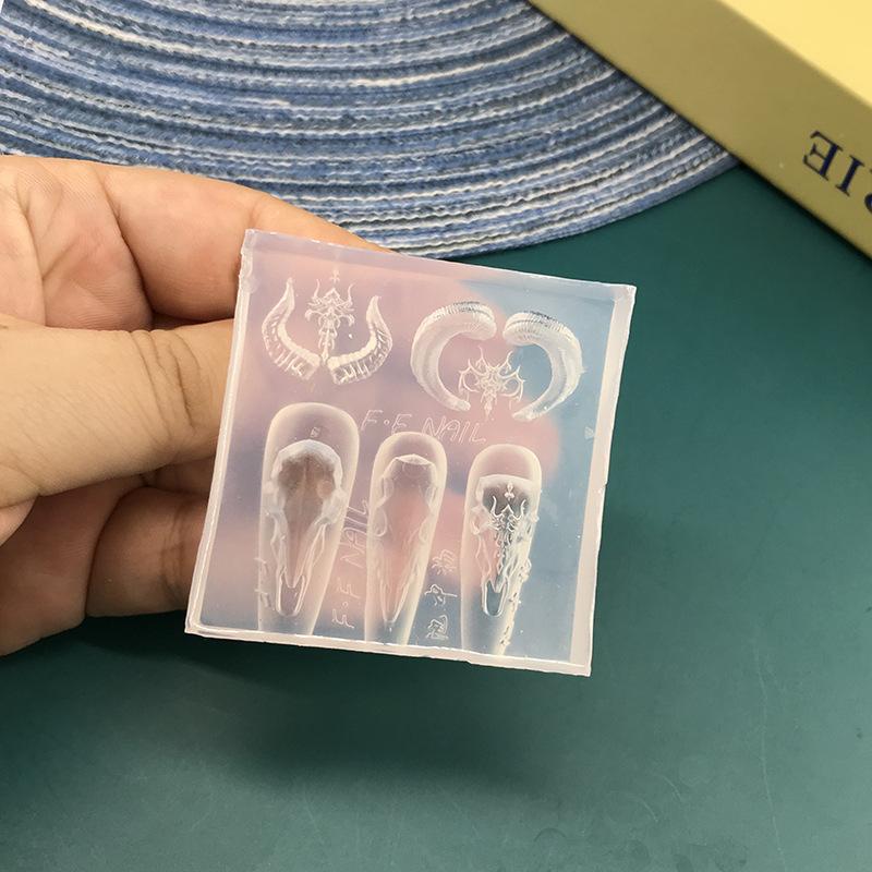 

Силиконовая 3D форма для овечьей головы, форма для нейл-арта, шармы для ногтей, инструмент для маникюра, форма для ногтей, форма для DIY поделок, украшение для ногтей, салонный расходный материал one size