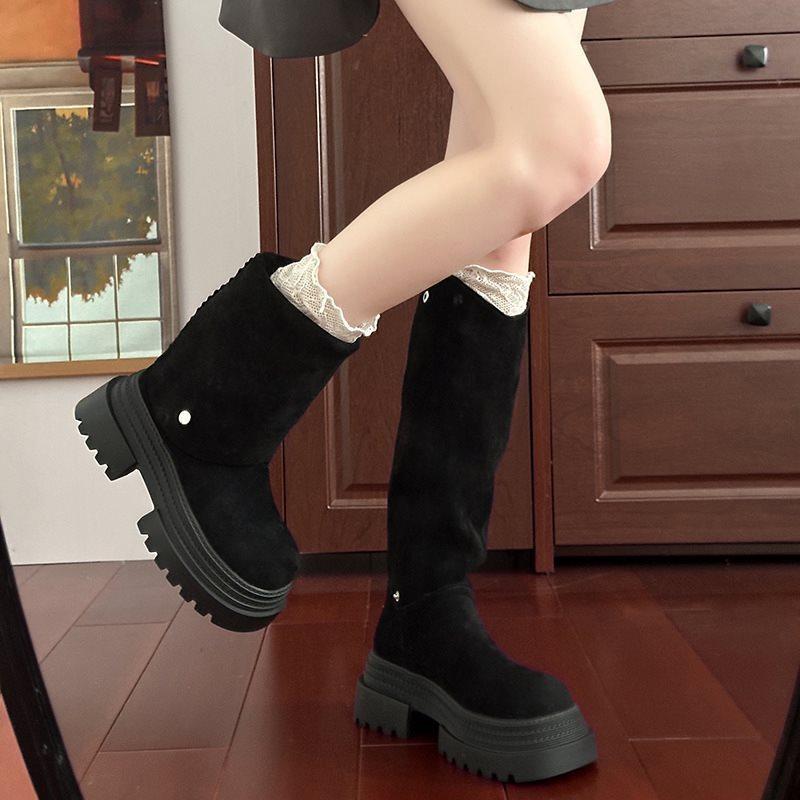 The new models are heightened and piled up to look thin, folded, autumn and winter women's short boots, medium tube and thick sole, two knight boot