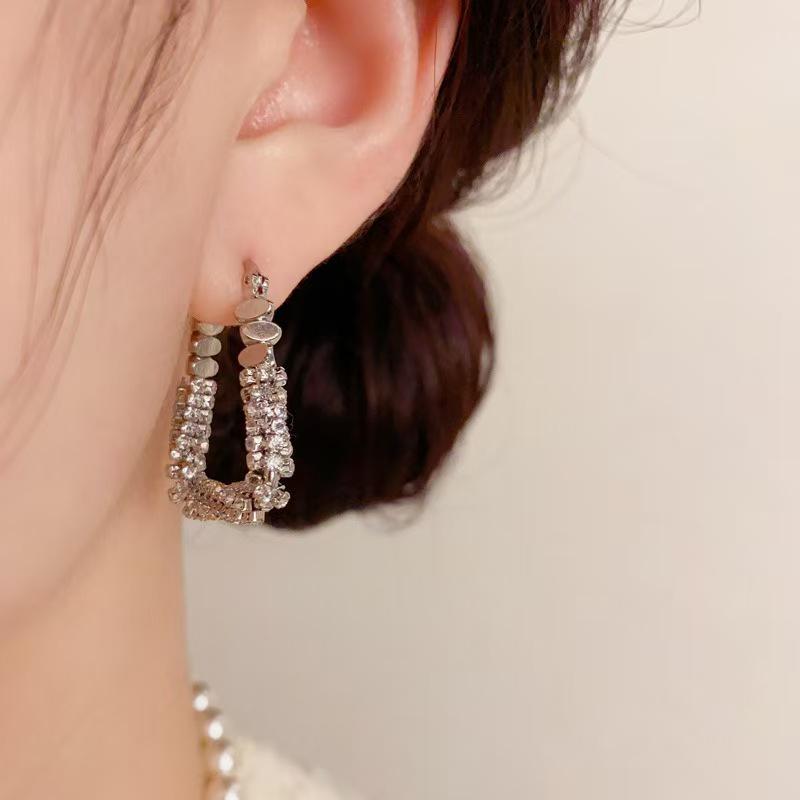 Große runde Creolen aus Sterlingsilber, Leichter Luxus, Süßer Cooler Stil, Nischenschmuckdesign für Herbst und Winter.