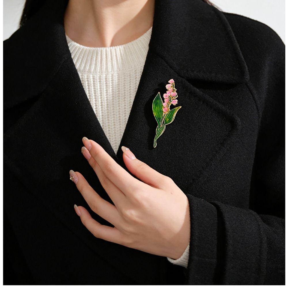 Pretty Elegant Lily Flowers Brooches Vintage Beautiful Enamel Brooches Sparkling Lapel Pin Lady Accessories