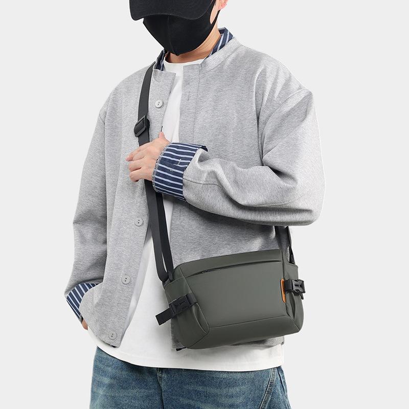 Sac bandoulière pour homme grande capacité, Sac bandoulière portable et léger à une épaule pour les trajets quotidiens
