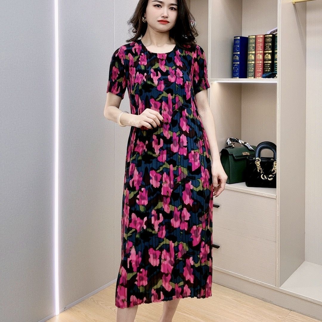 

02 весна/лето плиссированное платье с фрагментарным цветком и круглым вырезом, свободная и утягивающая женская одежда среднего возраста с короткими рукавами One Size розы красного