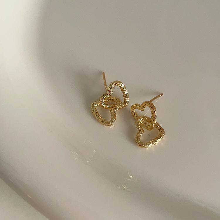 Silver Needle Love Stud Earrings: Elegant, Versatile, and Chic for Commuting Women