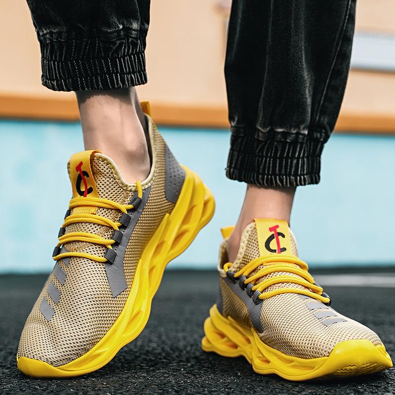 Spring and Autumn New Flying Weaving Sneakers Casual Shoes Running Shoes Breathable Shoes
