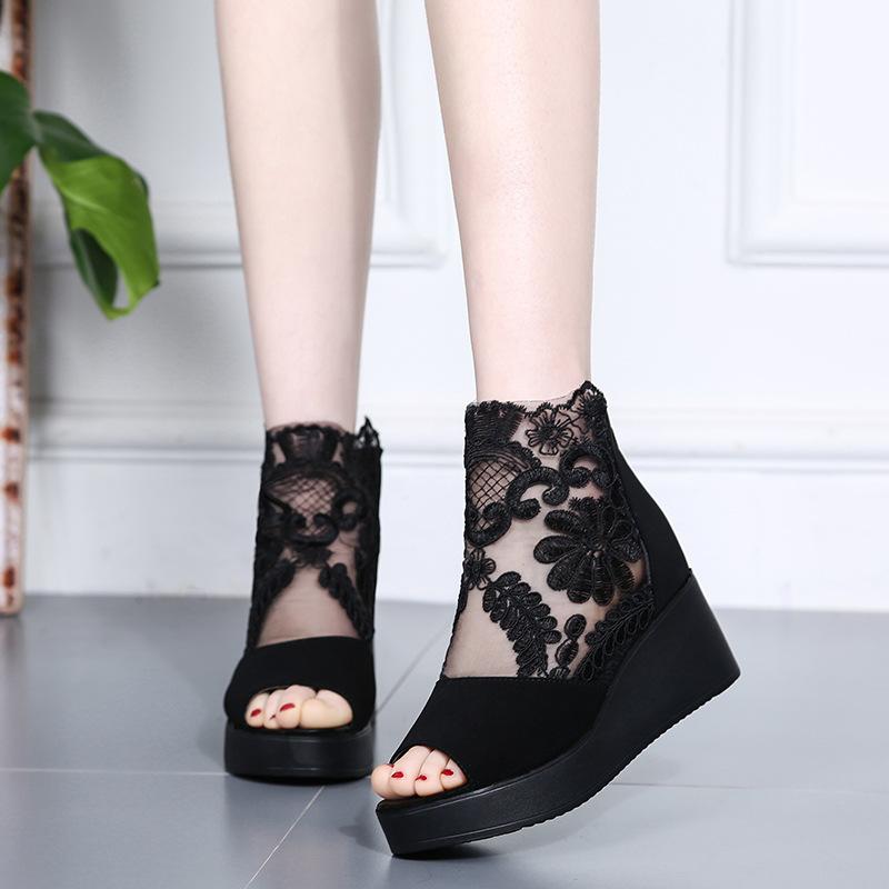 

Весна-лето 2025 новые женские сандалии на толстой подошве и танкетке, обувь с открытым носком на скрытой платформе, черные повседневные кружевные сетчатые прохладные ботинки 41 чёрный