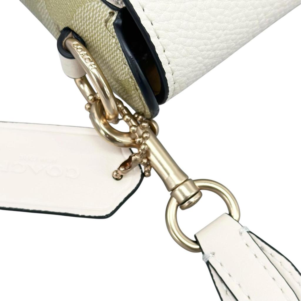 Coach C2806 Shoulder Bag White Women Signature Used