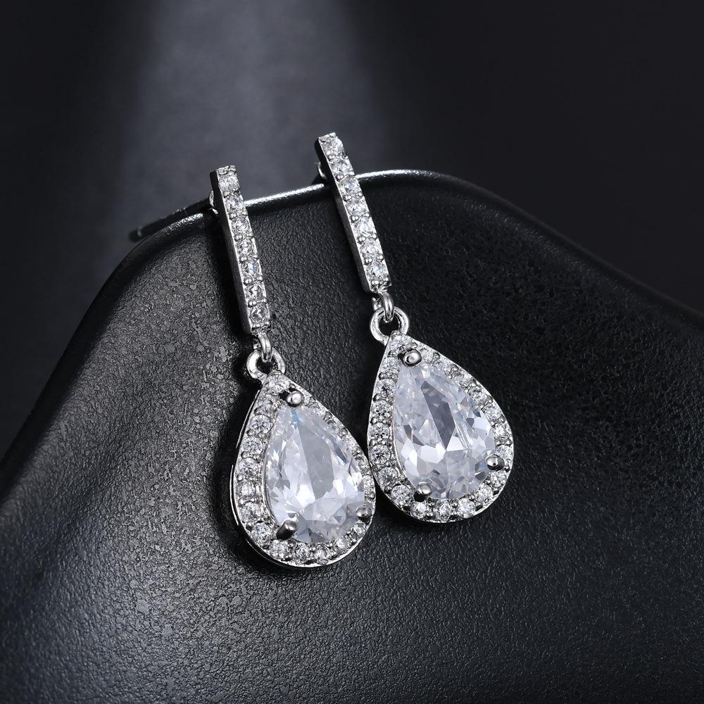 

European-American Waterdrop Long Earrings with Copper and AAA Zircon белый