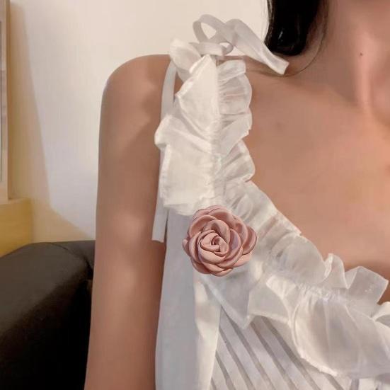 

3D Flower Pin Design Brooch Pin Fabric Versatile Wear Fashion Accessory білий