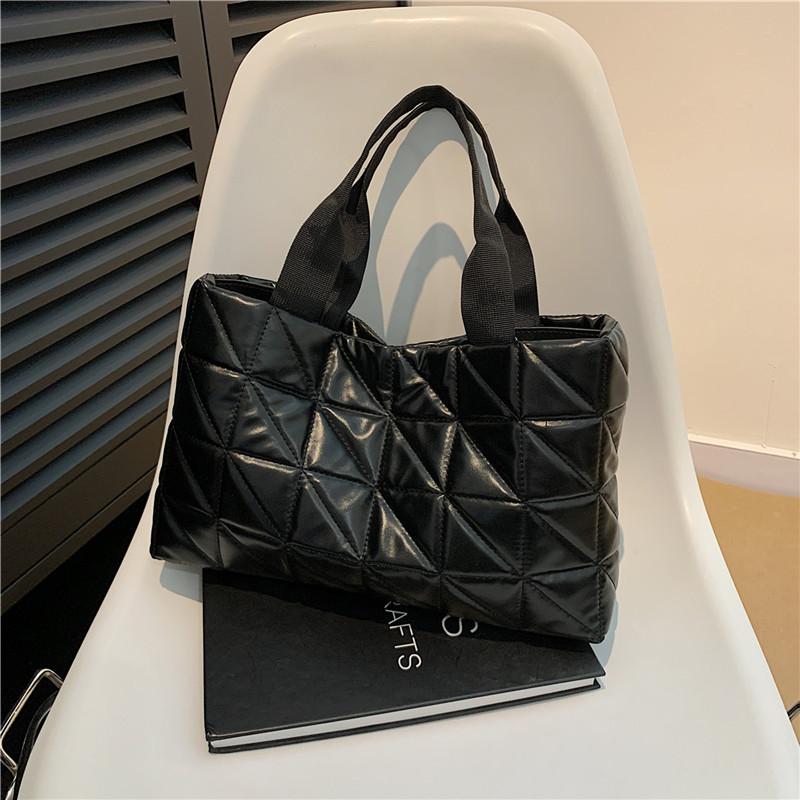 

Сумка з стьобаної штучної шкіри Дизайнерська сумка з геометричним малюнком Жіноча сумка великої ємності Робота Покупки Подорожі чорний