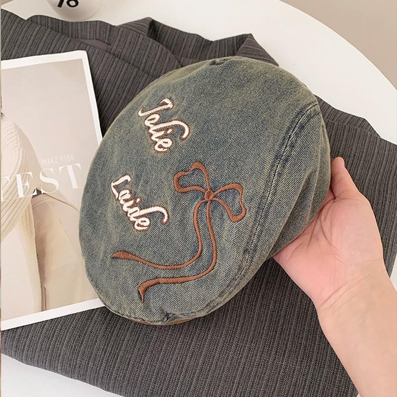 

Ретро выстиранная джинсовая шляпа женская осенняя большой окружности головы показывает маленькое лицо шляпа с козырьком бант вышитый берет One Size