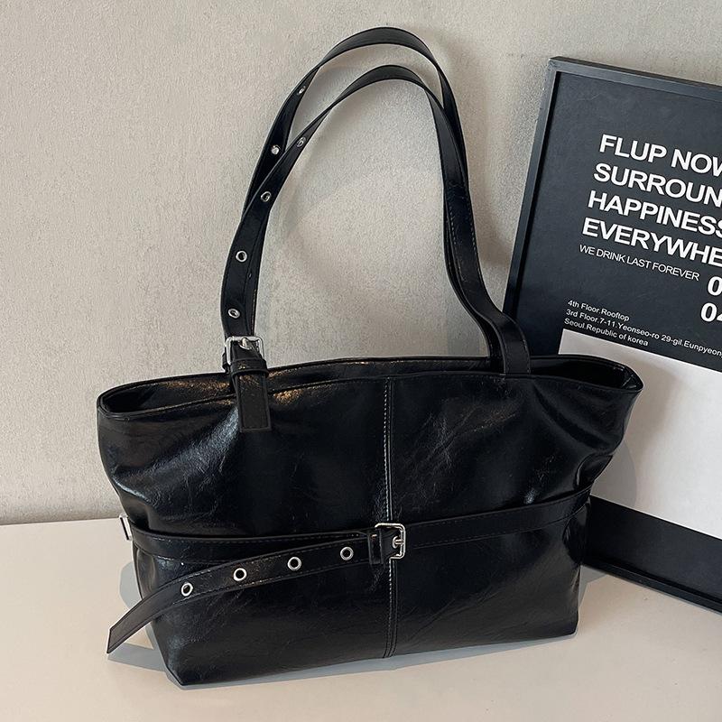 Spring and summer hot sale Korean college style simple oil wax pitot bag commuting versatile high quality versatile shoulder women's bag