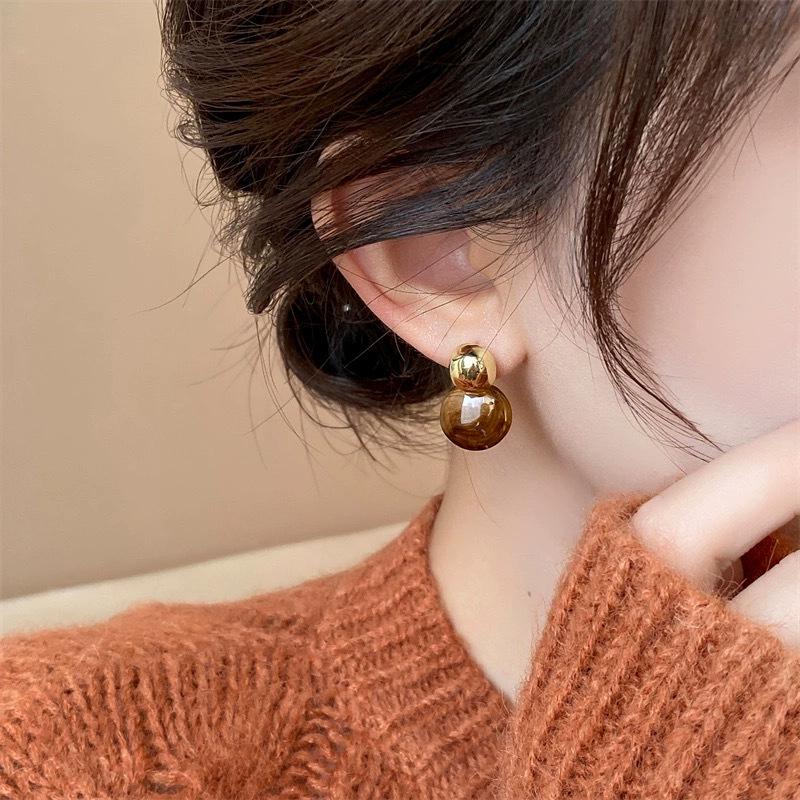 Maillard Ombre Round Hong Kong Style Women's Earrings: 2023 Autumn/Winter Light Luxury High-End Studs