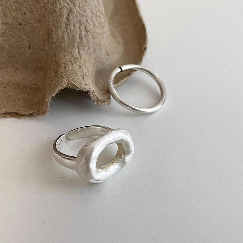 Classy Contemporary And Korean Inspired Ring For Women With A Chic Geometric Open Design Circle