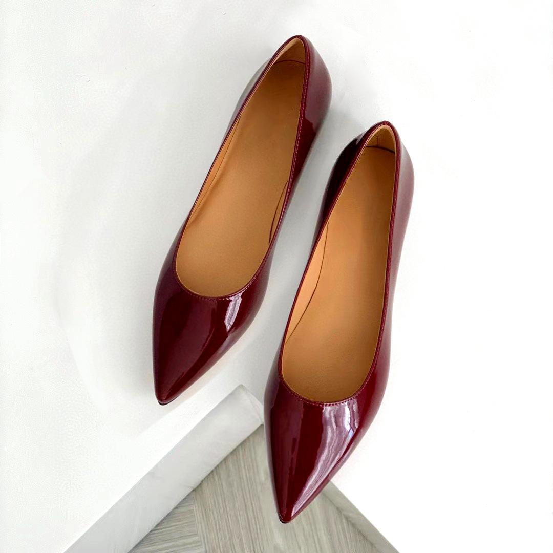 

French pointed head shallow mouth flat sole shoes women s 2025 casual fashion retro one-pedal Mary Jane shoes European and American retro 40