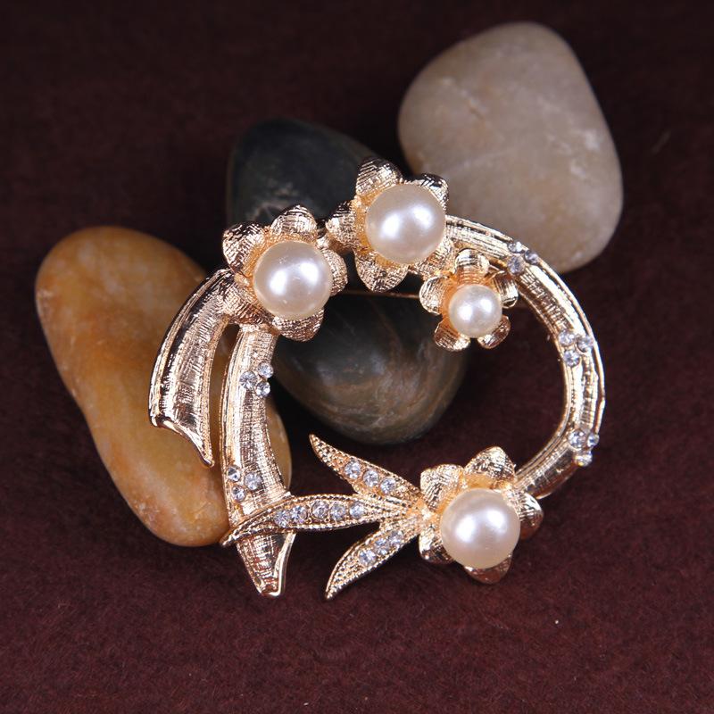 Modische Perlenblumen-Brosche Vielseitige Corsage Damenbekleidung Anstecknadel Exquisit Hypoallergen Luxus Emaille Langlebige Farbe