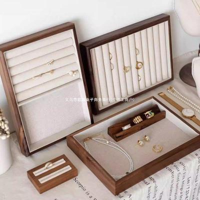 Creación de joyas – Estuches y exhibidores para joyería