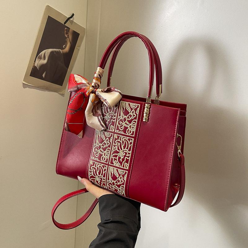 Guofeng Embroidery Red Bag Large Capacity 2026 New Handbag Bridal Wedding Bag Ladies Mom Bag