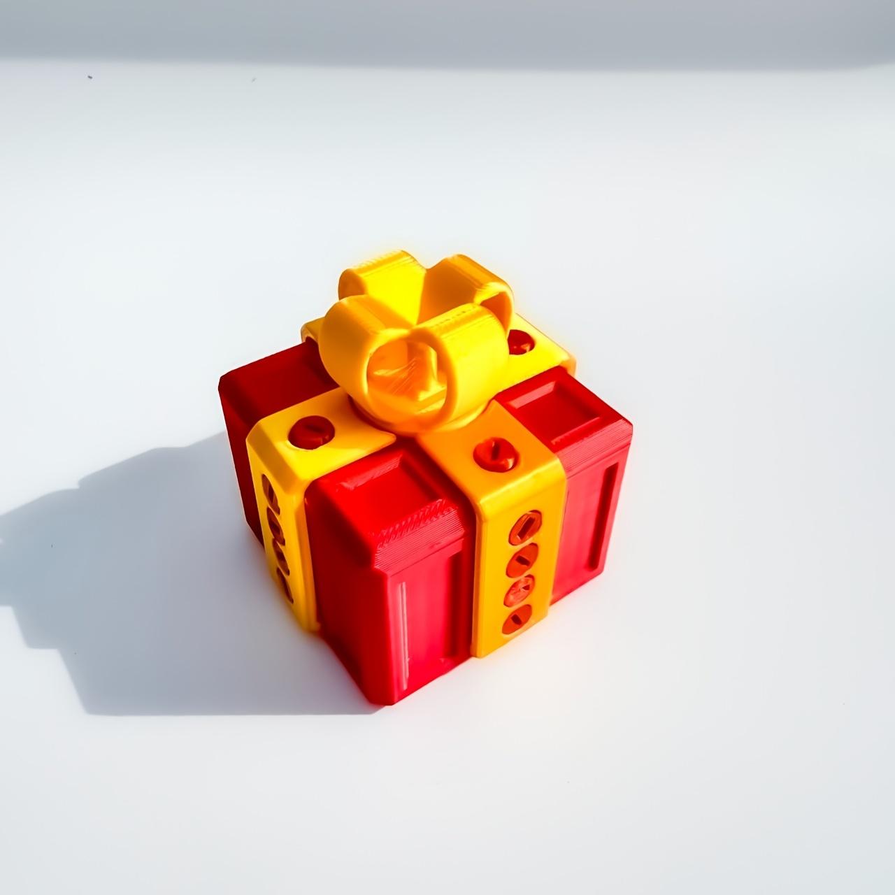 

Шуточная раздражающая подарочная коробка с винтами 3D-печать Очень раздражающе смешная головоломка-фиджет Контейнер для монет для вечеринки Фестиваля Рождества 6x6x4.5cm
