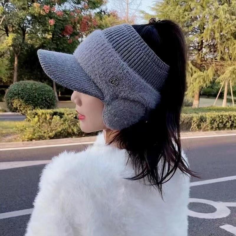 Versatile Women's Duckbill Ear-Protecting Windproof Hat - Thick, Warm, Face Slimming, Knitted Wool for Autumn/Winter