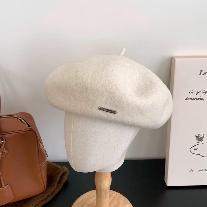 Женская осенне-зимняя художественная беретка