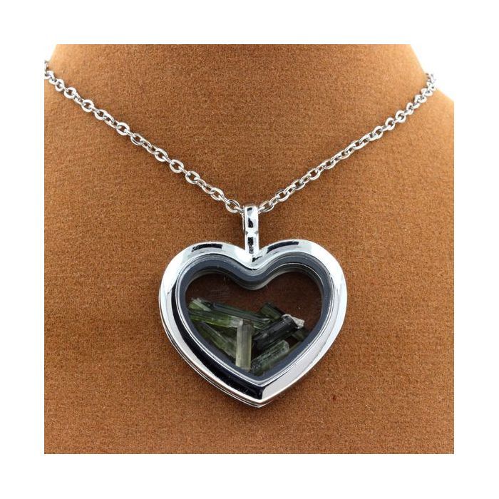 Pierres et Minéraux. Collier Tourmaline verte brut. Modèle coeur.