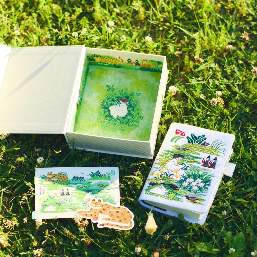 Hobonichi Techo 5-Year Gift Set 2027-2031 haconiwa by Iyo Okumi A6 Size Linen Cover Planner Set