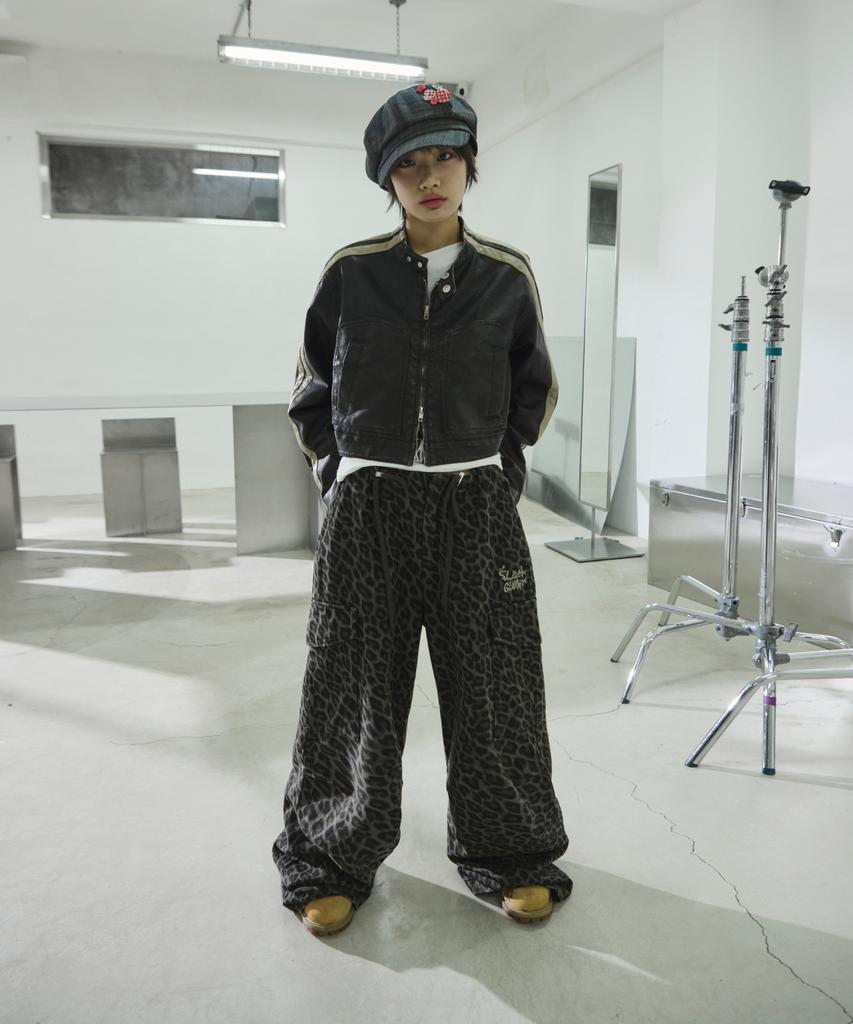 Seulliggeullou Logo Wide Dart Cargo Pants [Leopard]