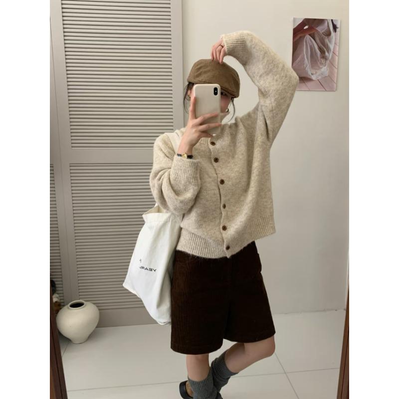 High-necked single-row wooden buckle plush knitted cardigan women's simple retro small fresh shoulder-plugged long-sleeved jacket