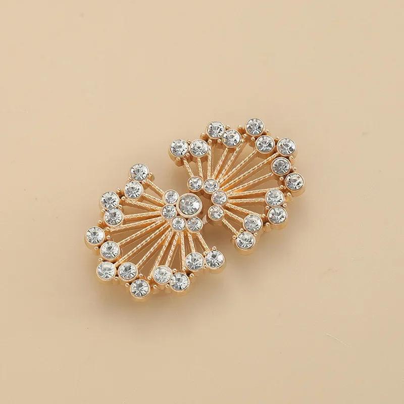 1 Pair New Brooches For Women's Clothing Cardigan Sweater Blouse Shawl Clips Shirt Collar Flower Pattern Clasps