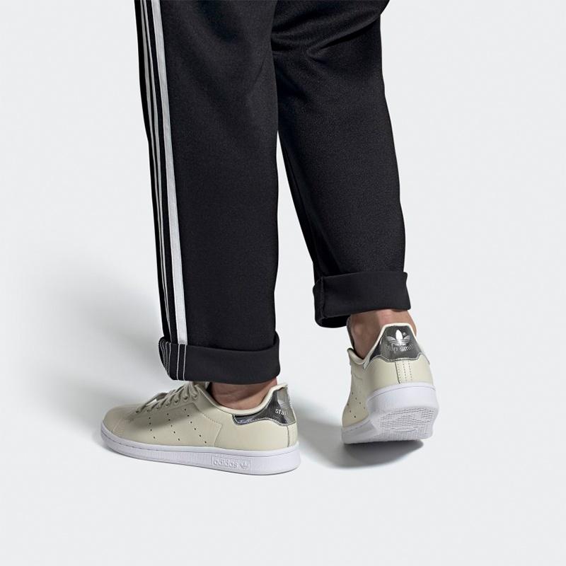(WMNS) adidas originals Stan Smith 'Off White Silver Metallic' Damen FY6773