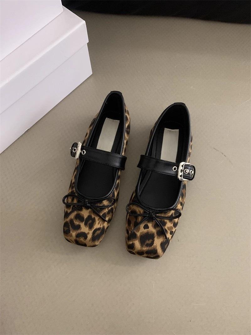 

French niche premium ballet shoes Hepburn style buckle Mary Jane shoes women s flat single shoes light mouth small leather shoes 40