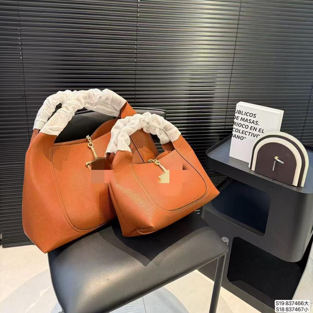 25 Summer New Softbit Series Horse Buckle Handbag Original Leather Grain Cowhide Shoulder Underarm Women's Bag
