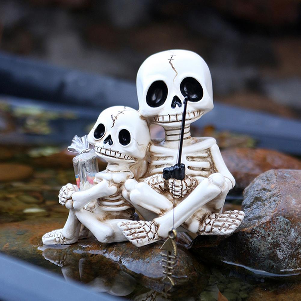 Weather-resistant Skeleton Figurine Hand-painted Resin Skeleton Ornament for Garden Pond Balcony Decor for Halloween