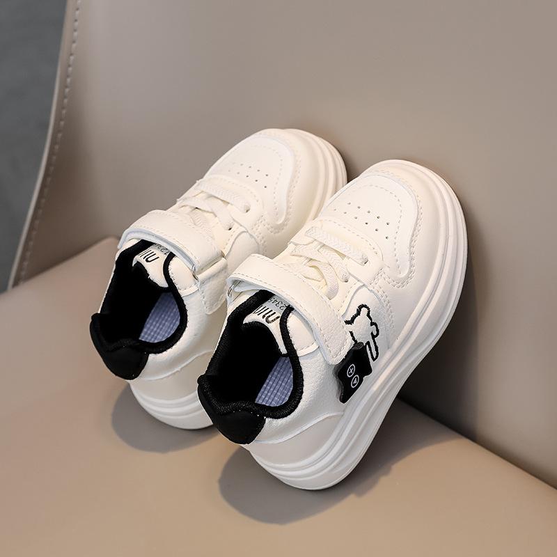 Klasskamrat höst nya barnsportskor flickor babyskor andningsbara avslappnade små vita skor pojkar halkfria brädskor