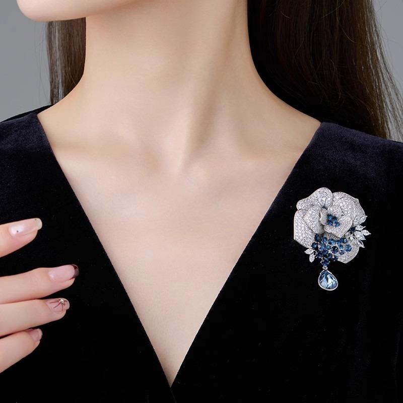 Glitrende Rose Brosje High-end Dame Utsøkt Brosje High-end Følelse Nisje og Lett Luksus Nål Tilbehør