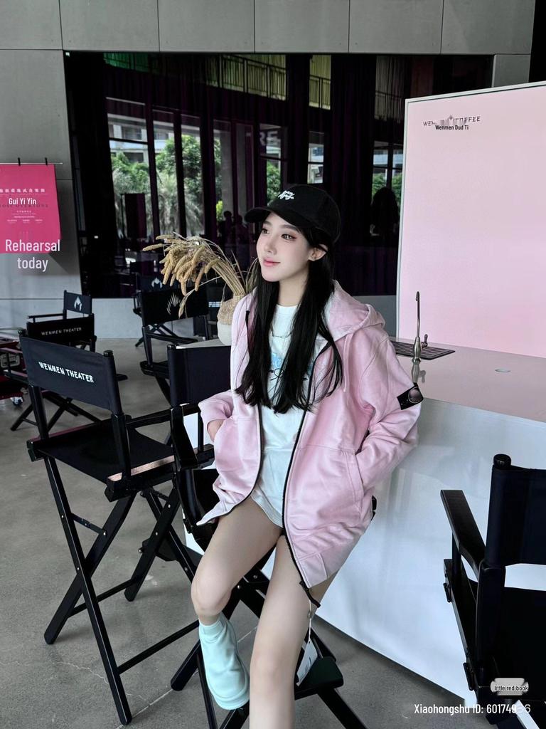 Revised Unisex Stone Hoodie: Autumn/Winter Solid Color, Sleeve Patch, Badge Style Zipper Sweatshirt Jacket.