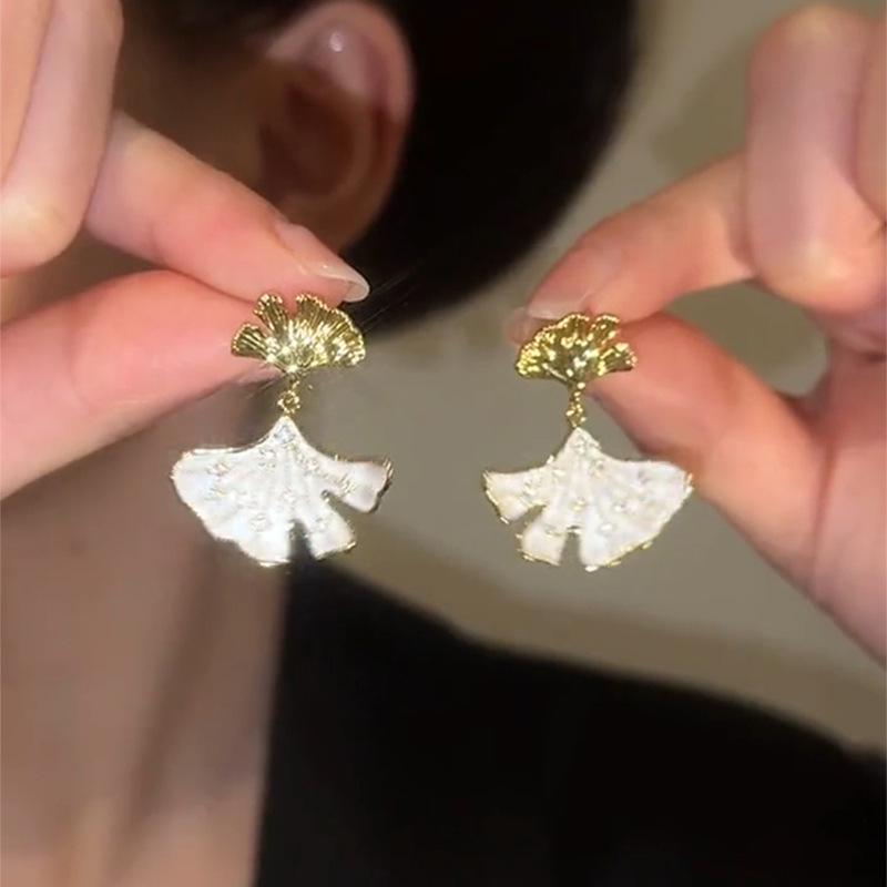 Elegant S925 Silver Ginkgo Leaf Stud Earrings for Women - Stylish & Fashionable