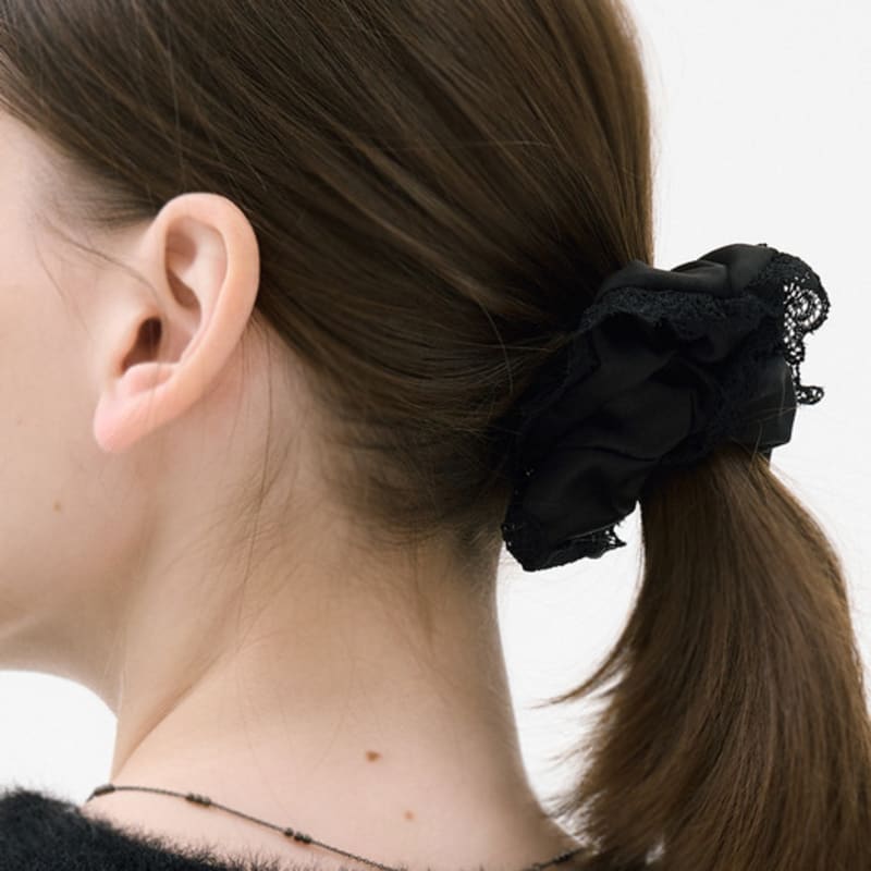 L’OMBRILLANT Lace Satin Black Scrunchie