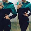 Tuta sportiva da donna gialla brillante e rossa in poliestere con felpa con cappuccio e pantaloni, set casual per lo sport