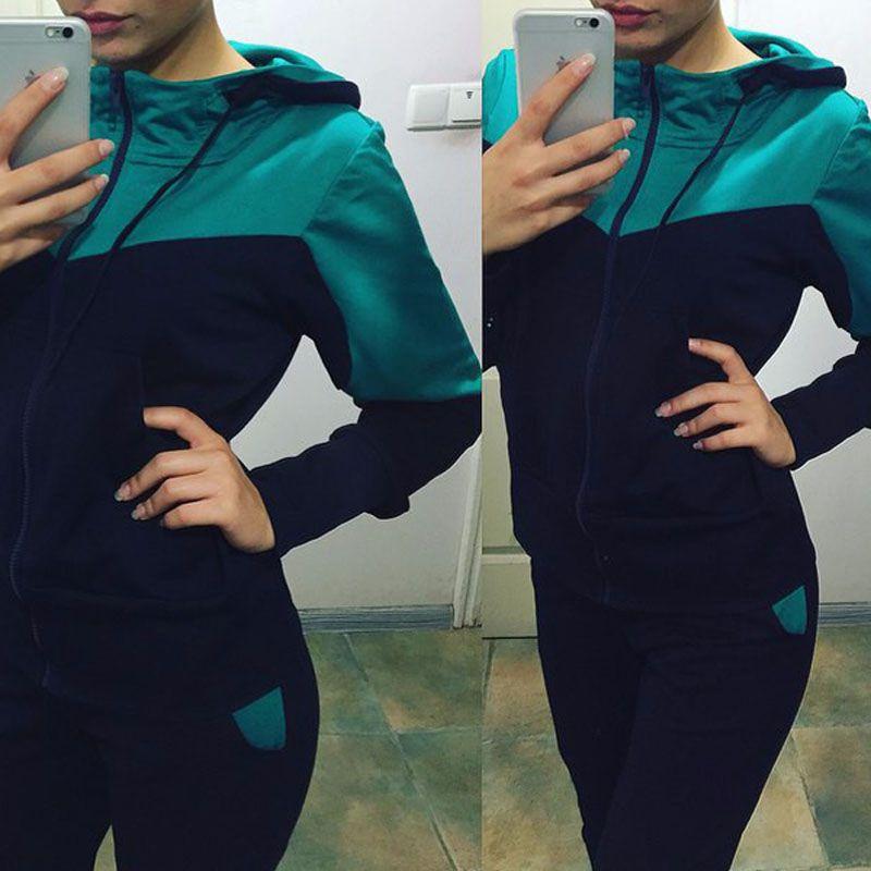 Tuta sportiva da donna gialla brillante e rossa in poliestere con felpa con cappuccio e pantaloni, set casual per lo sport
