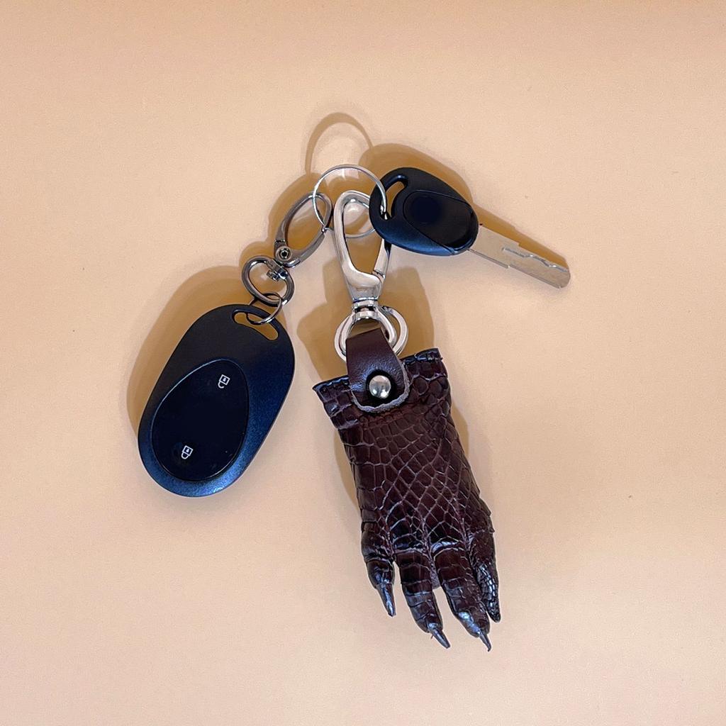 Fashionable Key Holder Key Ornament Alligator Claw Shape Bags and Wallets Accessory Present for Fashion Enthusiasts