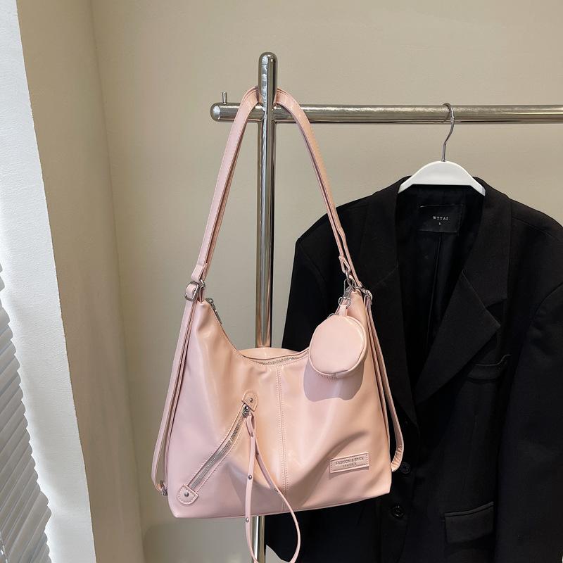 Large Capacity Backpack Women's Spring and Summer Versatile New Casual Shoulder Bag Commuter Tote Bag