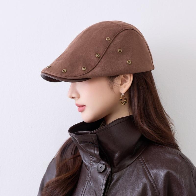 British Style Retro Forward Hat Women's Metal Rivet Decorative Cap Fashion Versatile Painter Hat Source Manufacturer